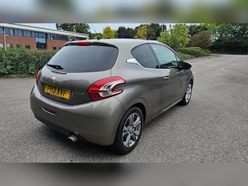 Used Peugeot 208 2013 for sale - 75903845: Photo