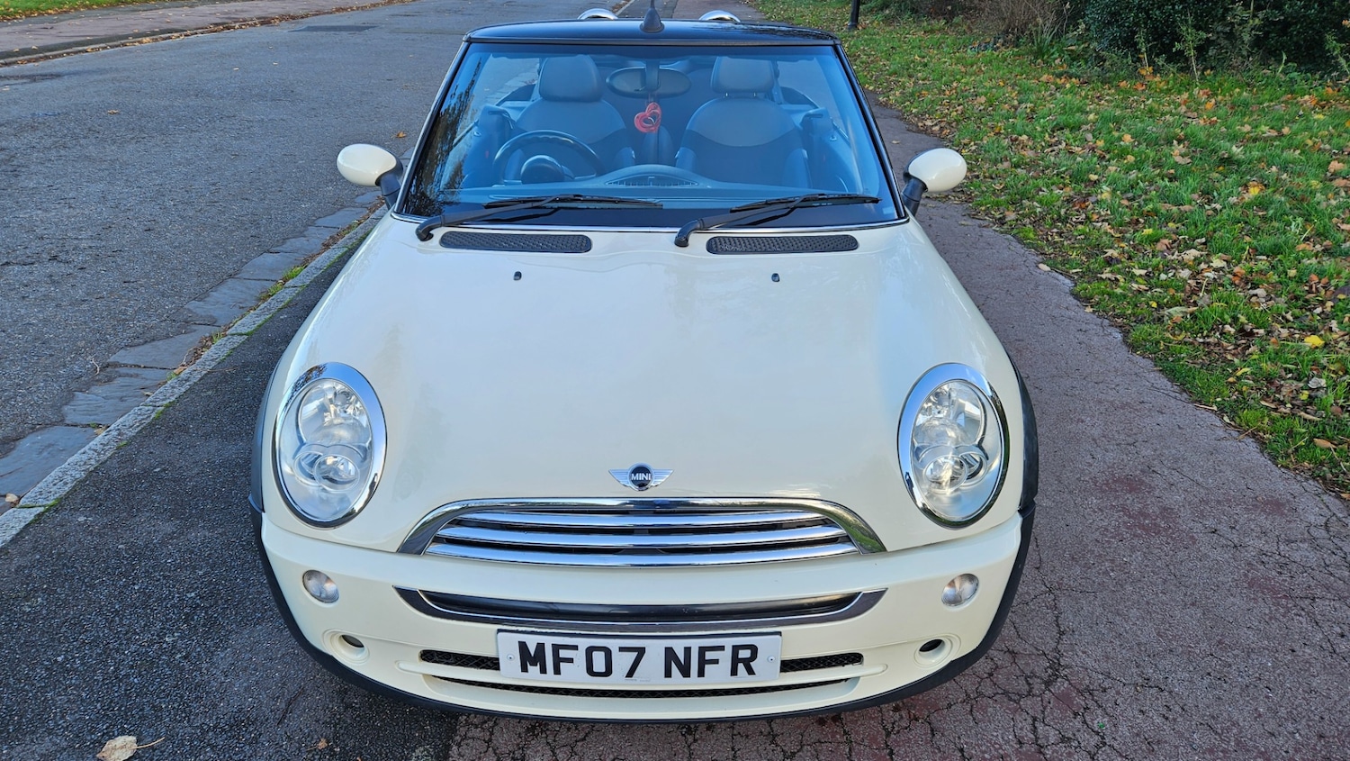 Used MINI Convertible 2007 for sale - 76404533: Photo 2