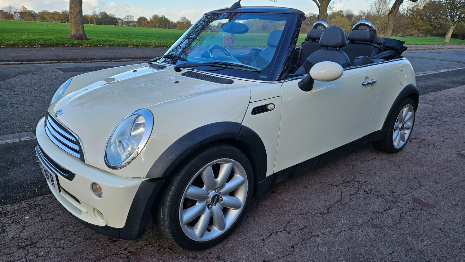 Used MINI Convertible 2007 for sale - 76404533: Photo 4