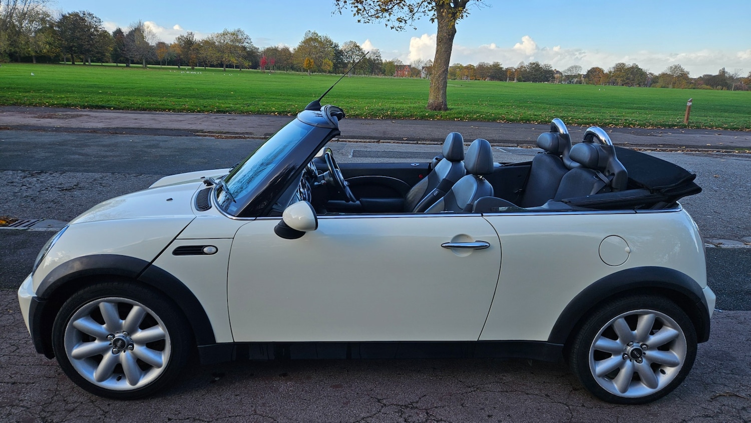 Used MINI Convertible 2007 for sale - 76404533: Photo 5