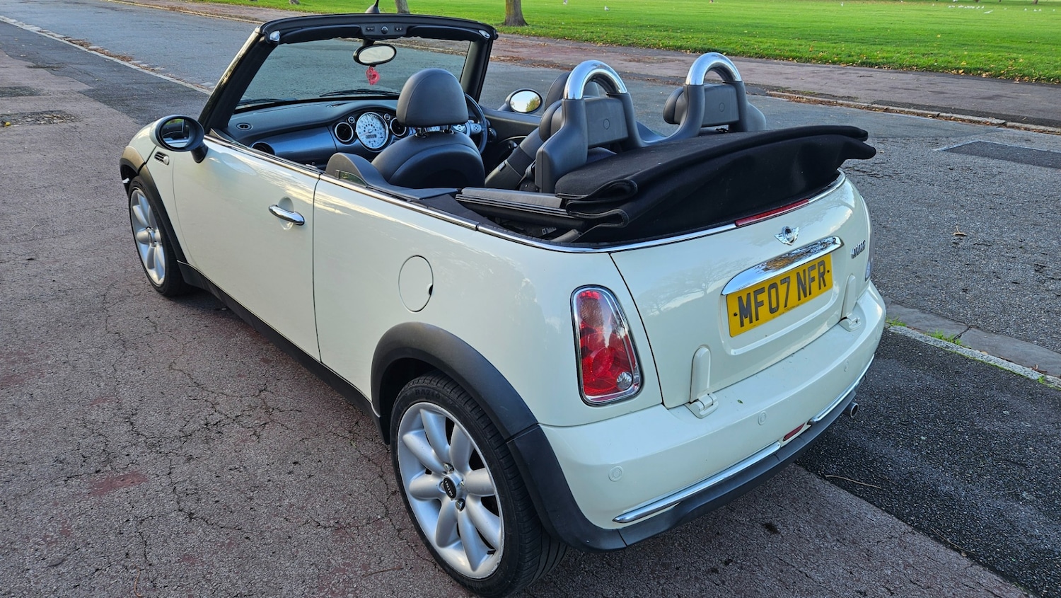 Used MINI Convertible 2007 for sale - 76404533: Photo 6