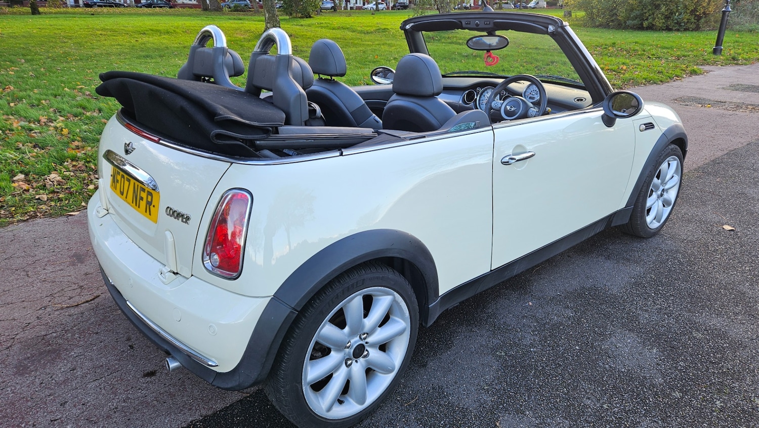 Used MINI Convertible 2007 for sale - 76404533: Photo 9