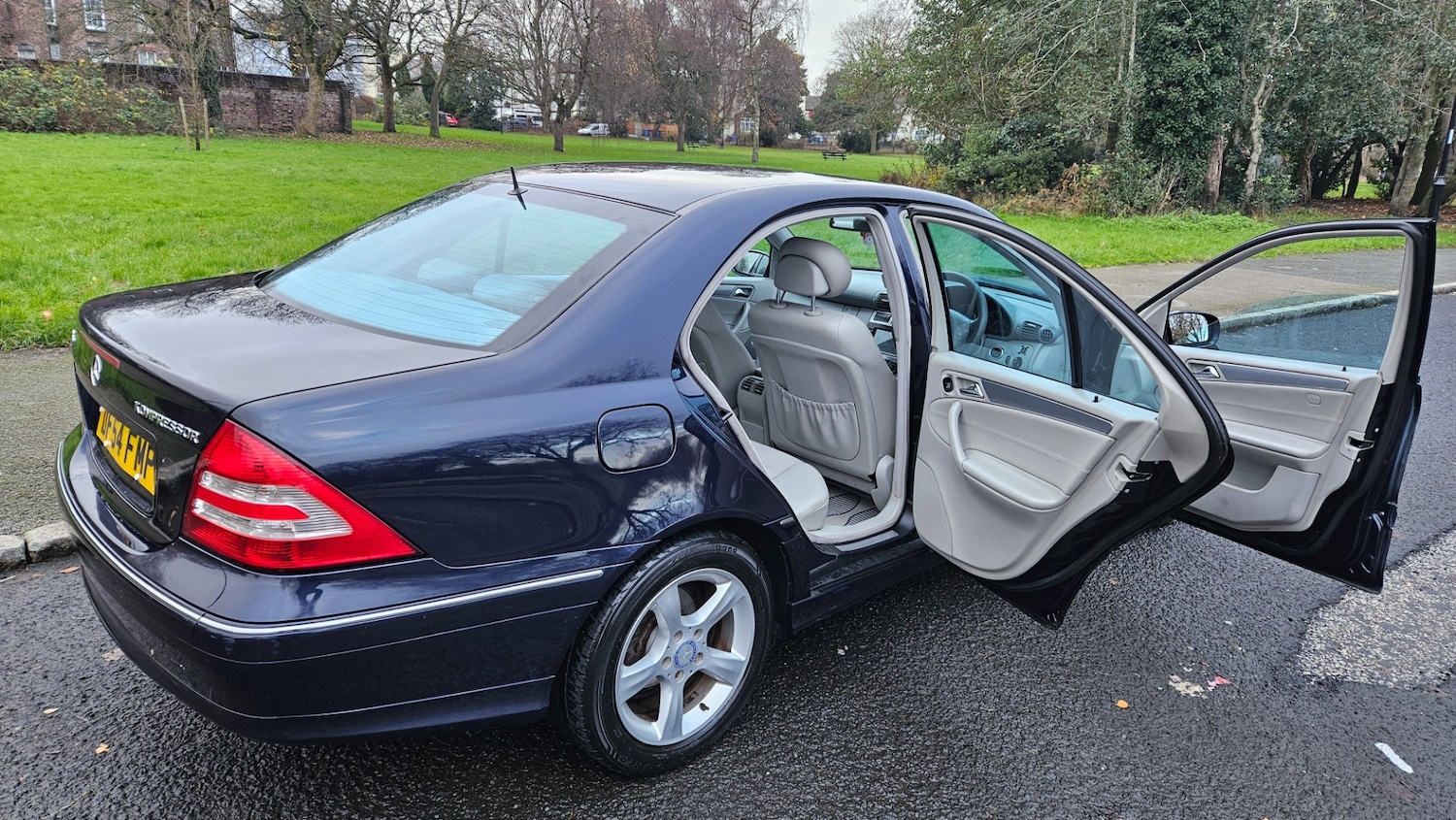 Used Mercedes-Benz C Class 2005 for sale - 76893318: Photo 11
