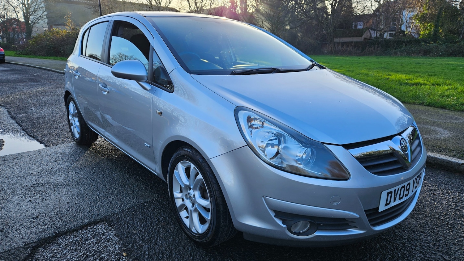 Used Vauxhall Corsa 2009 for sale - 77003613: Photo 1