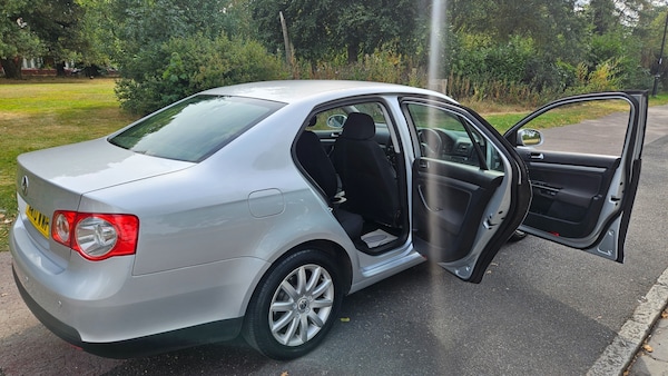 Used Volkswagen Jetta 2010 for sale - 75680665: Photo 11