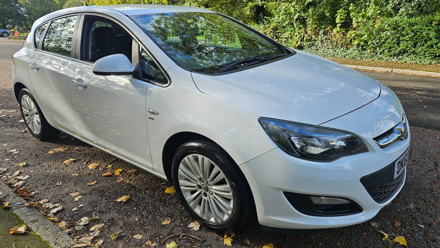 Used Vauxhall Astra 2013 for sale - 76130930: Photo 1