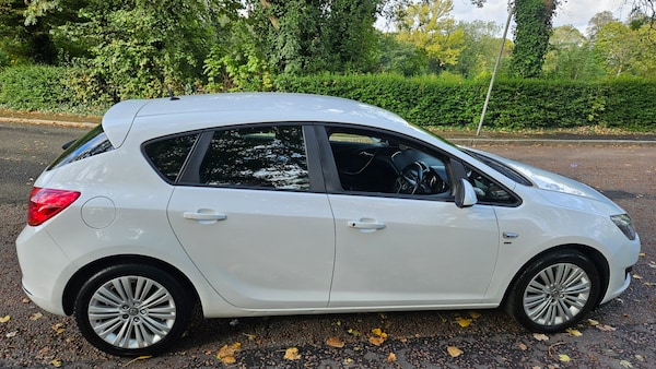 Used Vauxhall Astra 2013 for sale - 76130930: Photo 10