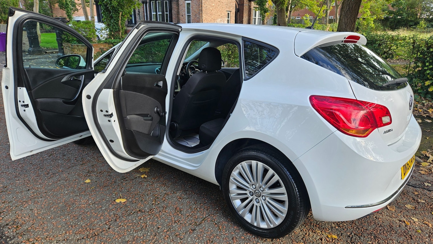 Used Vauxhall Astra 2013 for sale - 76130930: Photo 12