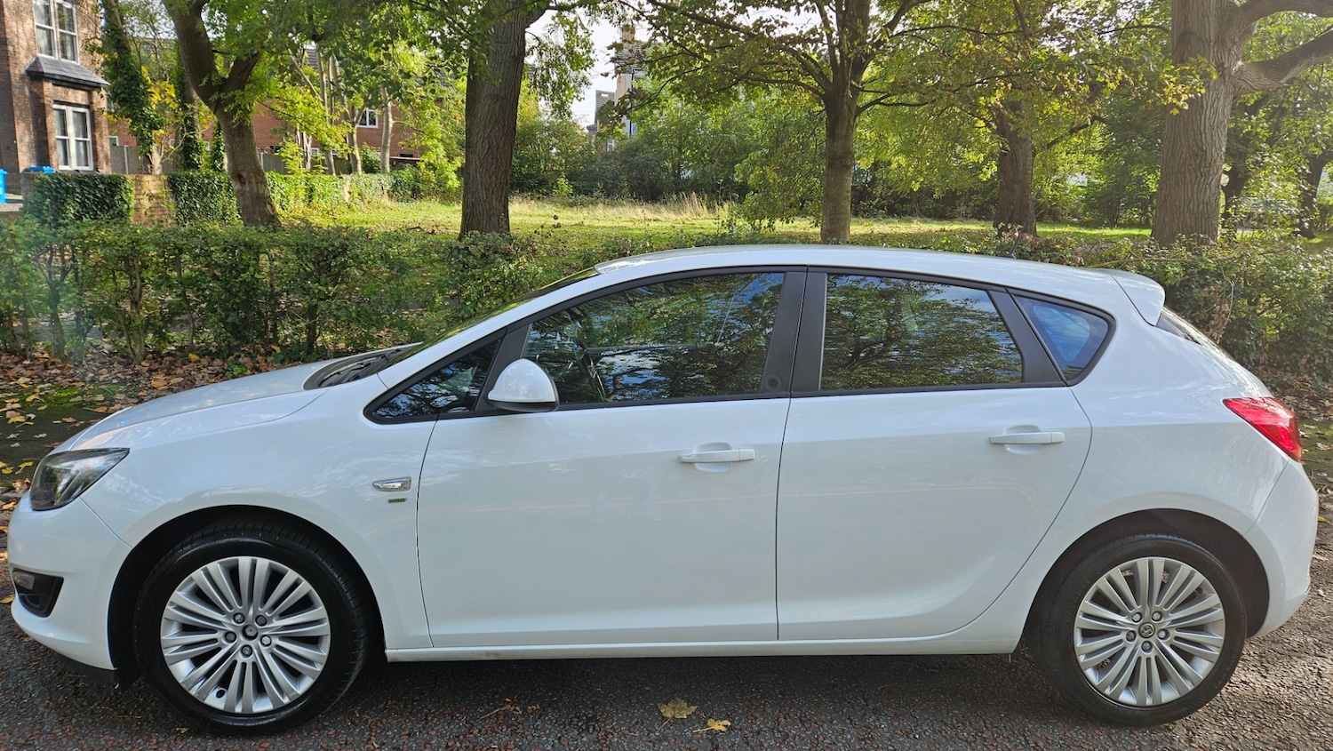 Used Vauxhall Astra 2013 for sale - 76130930: Photo 5