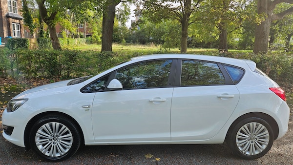 Used Vauxhall Astra 2013 for sale - 76130930: Photo 5