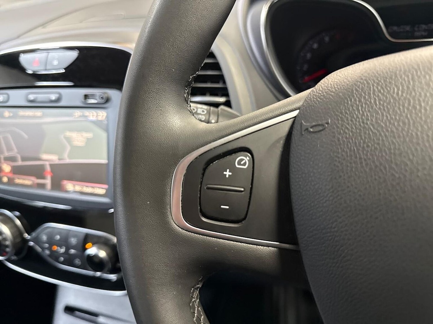 Used Renault Captur 2020 for sale - 76504968: Photo 24