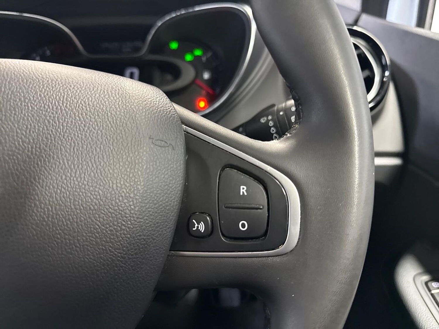 Used Renault Captur 2020 for sale - 76504968: Photo 25