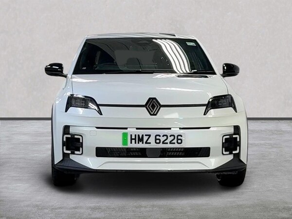 Used Renault 5 2025 for sale - 76243142: Photo 5