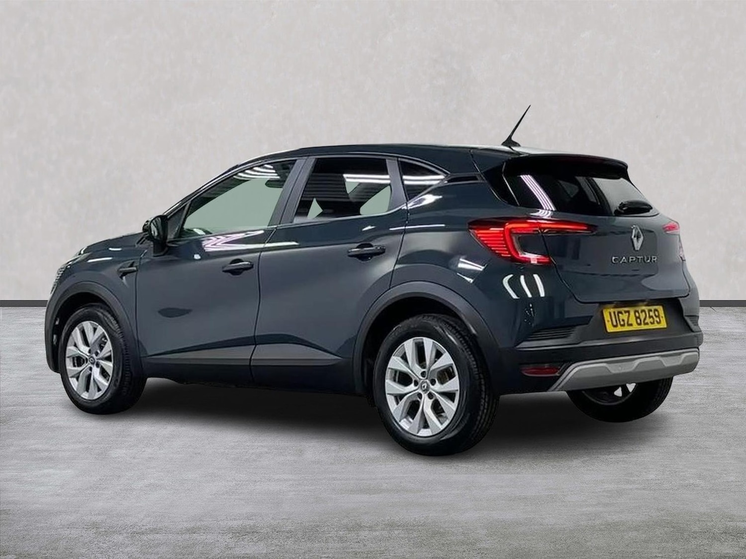 Used Renault Captur 2021 for sale - 78176519: Photo 2