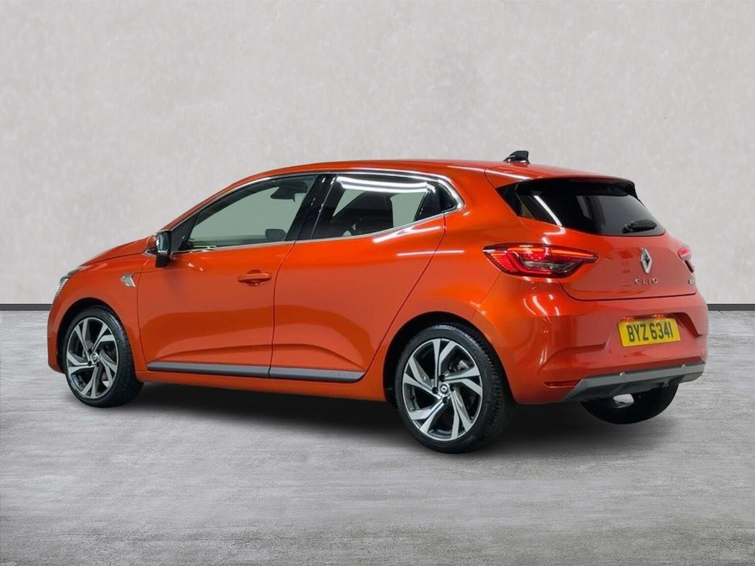 Used Renault Clio 2022 for sale - 76382640: Photo 2