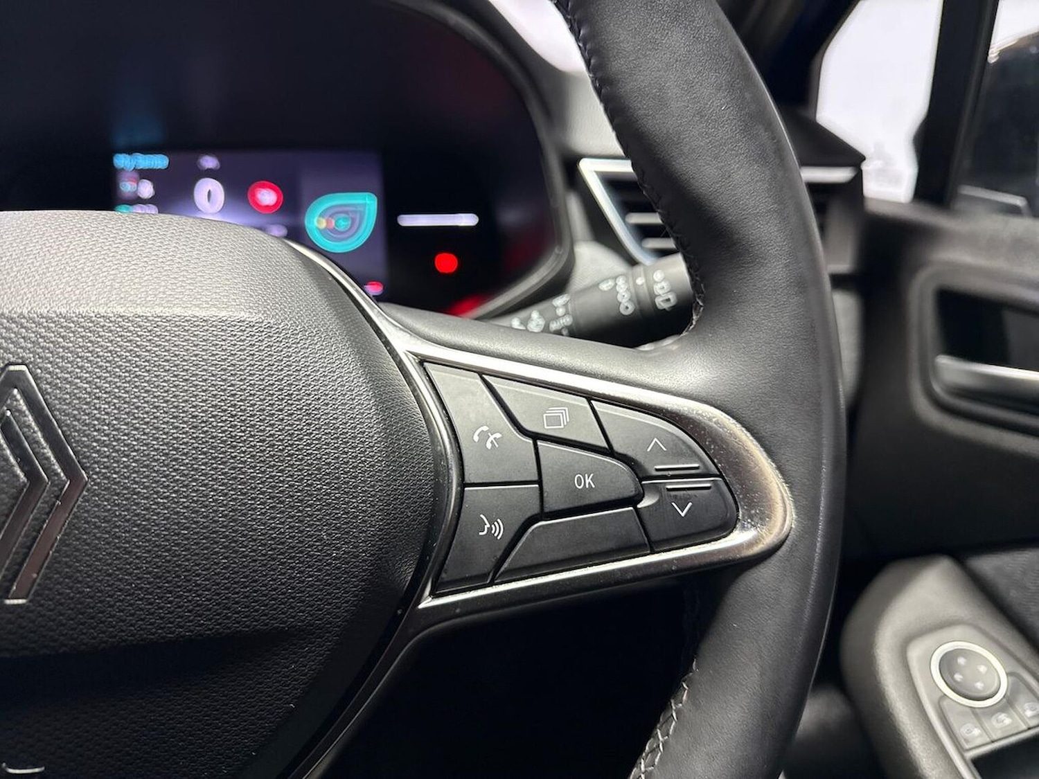 Used Renault Clio 2025 for sale - 76893255: Photo 25