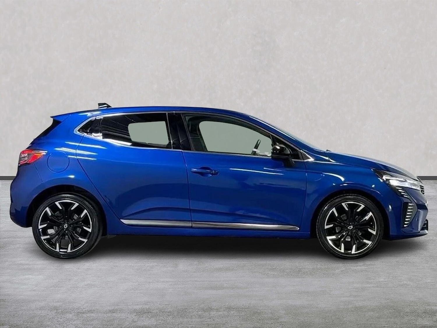 Used Renault Clio 2025 for sale - 76893255: Photo 3