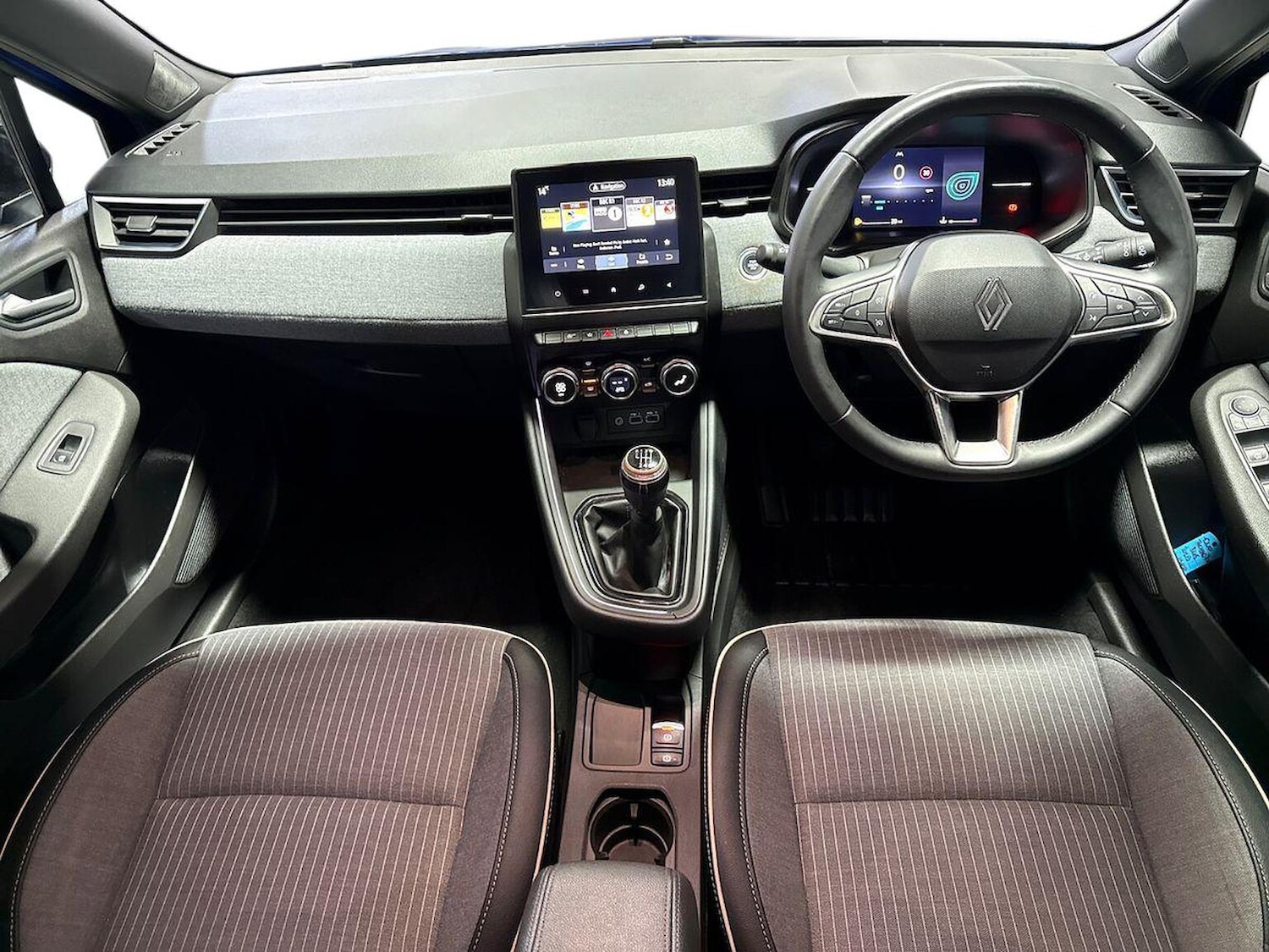 Used Renault Clio 2025 for sale - 76893255: Photo 8