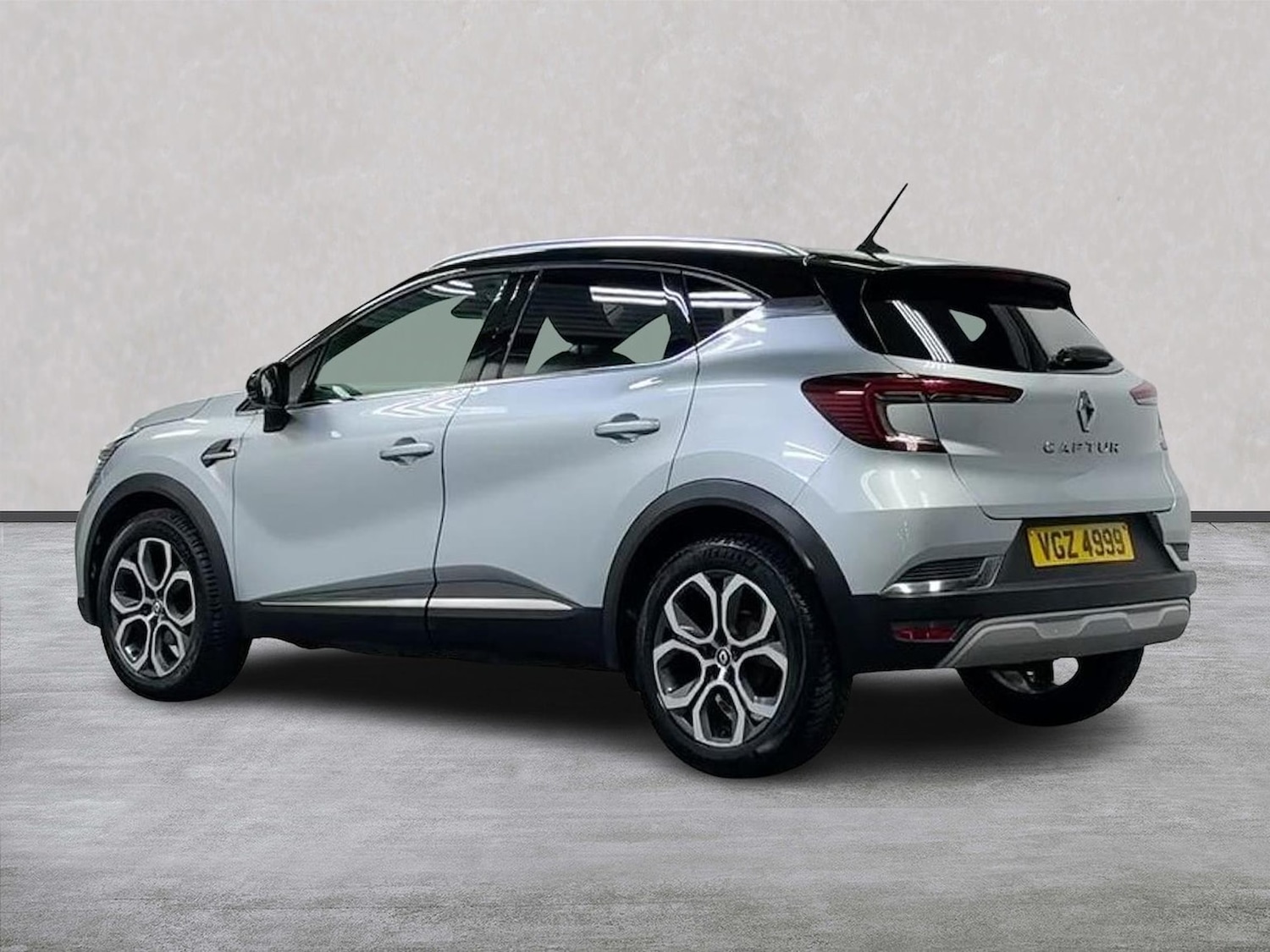 Used Renault Captur 2021 for sale - 78026125: Photo 2