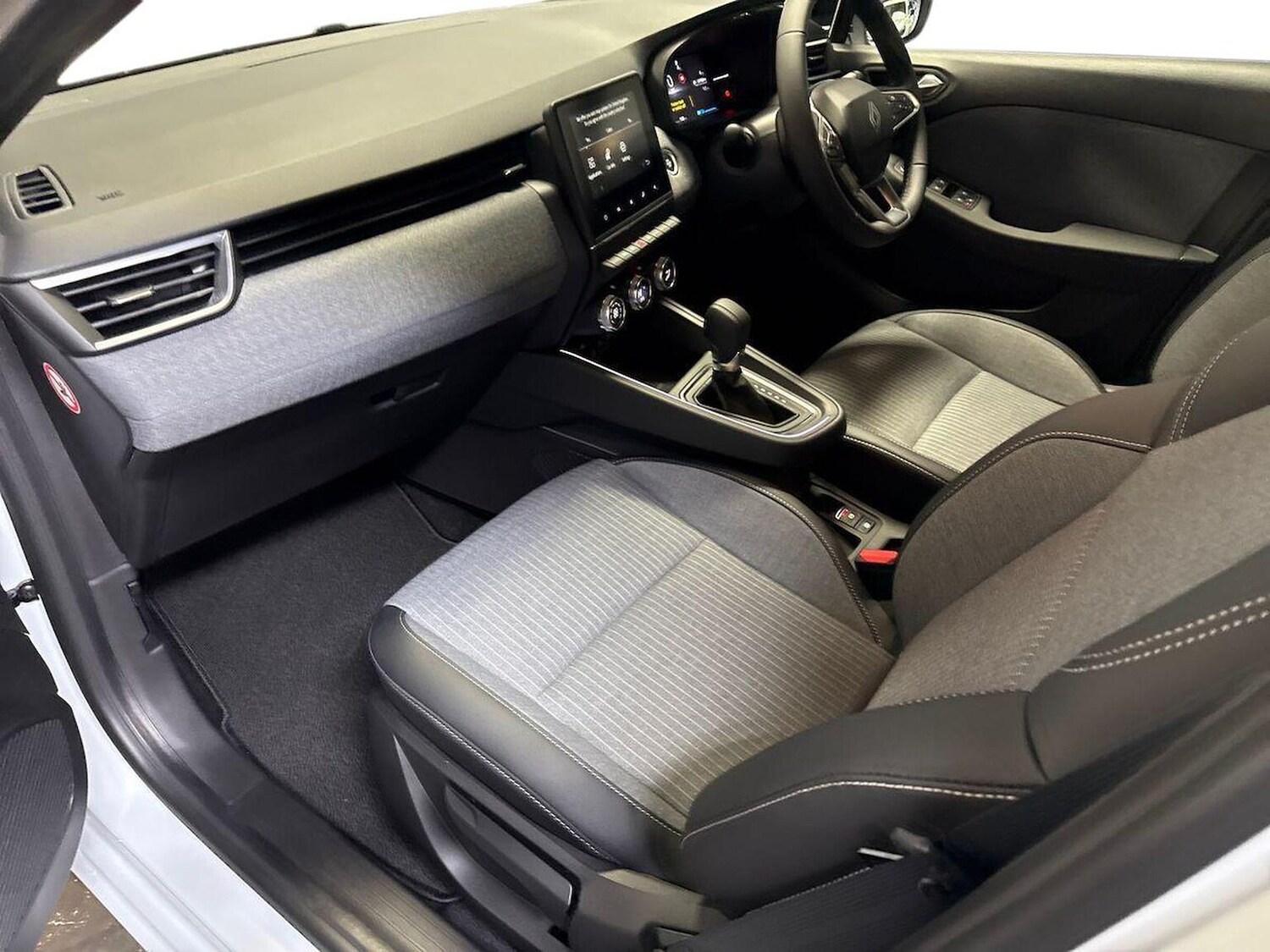 Used Renault Clio 2025 for sale - 77489735: Photo 7