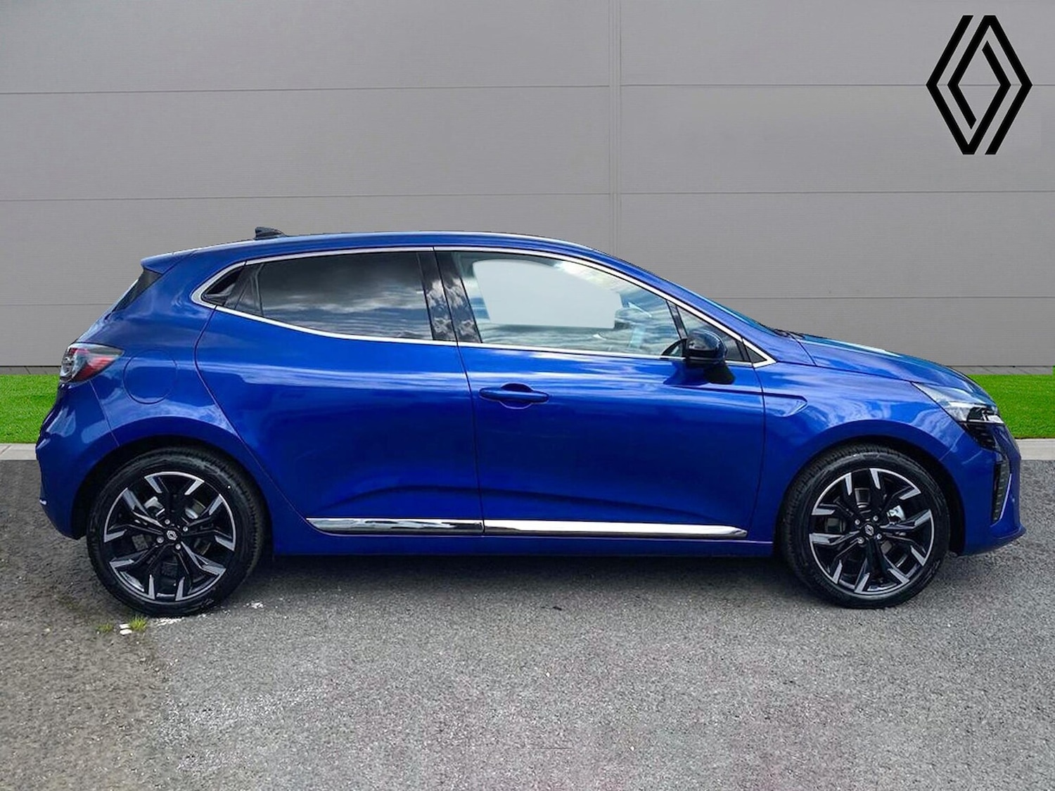 Used Renault Clio 2025 for sale - 76149517: Photo 2