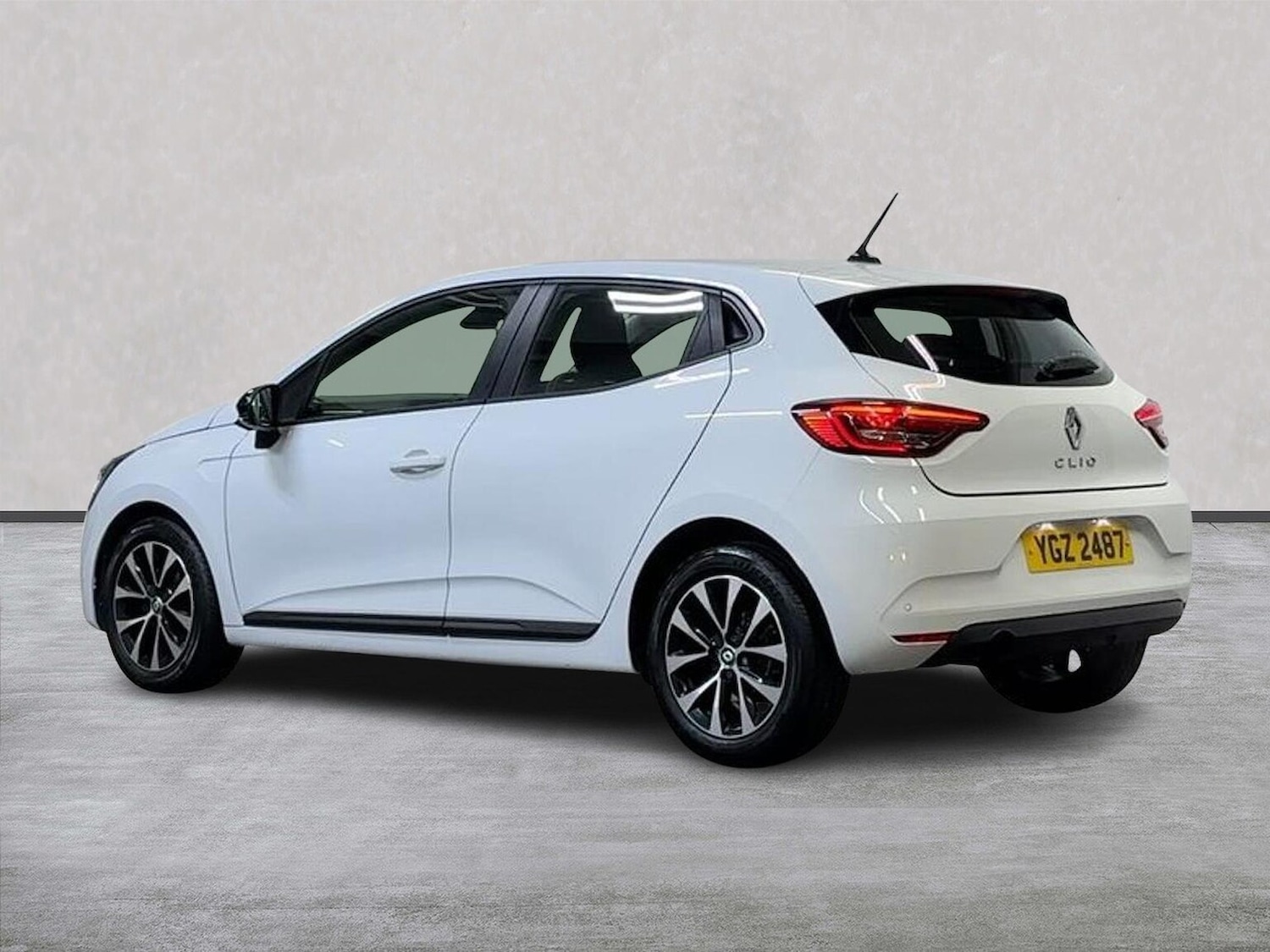 Used Renault Clio 2022 for sale - 76436533: Photo 2