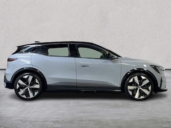 Used Renault Megane E Tech 2022 for sale - 77090077: Photo