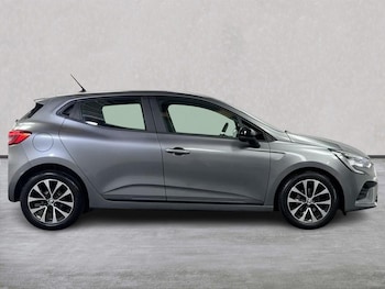 Used Renault Clio 2023 for sale - 79495136: Photo