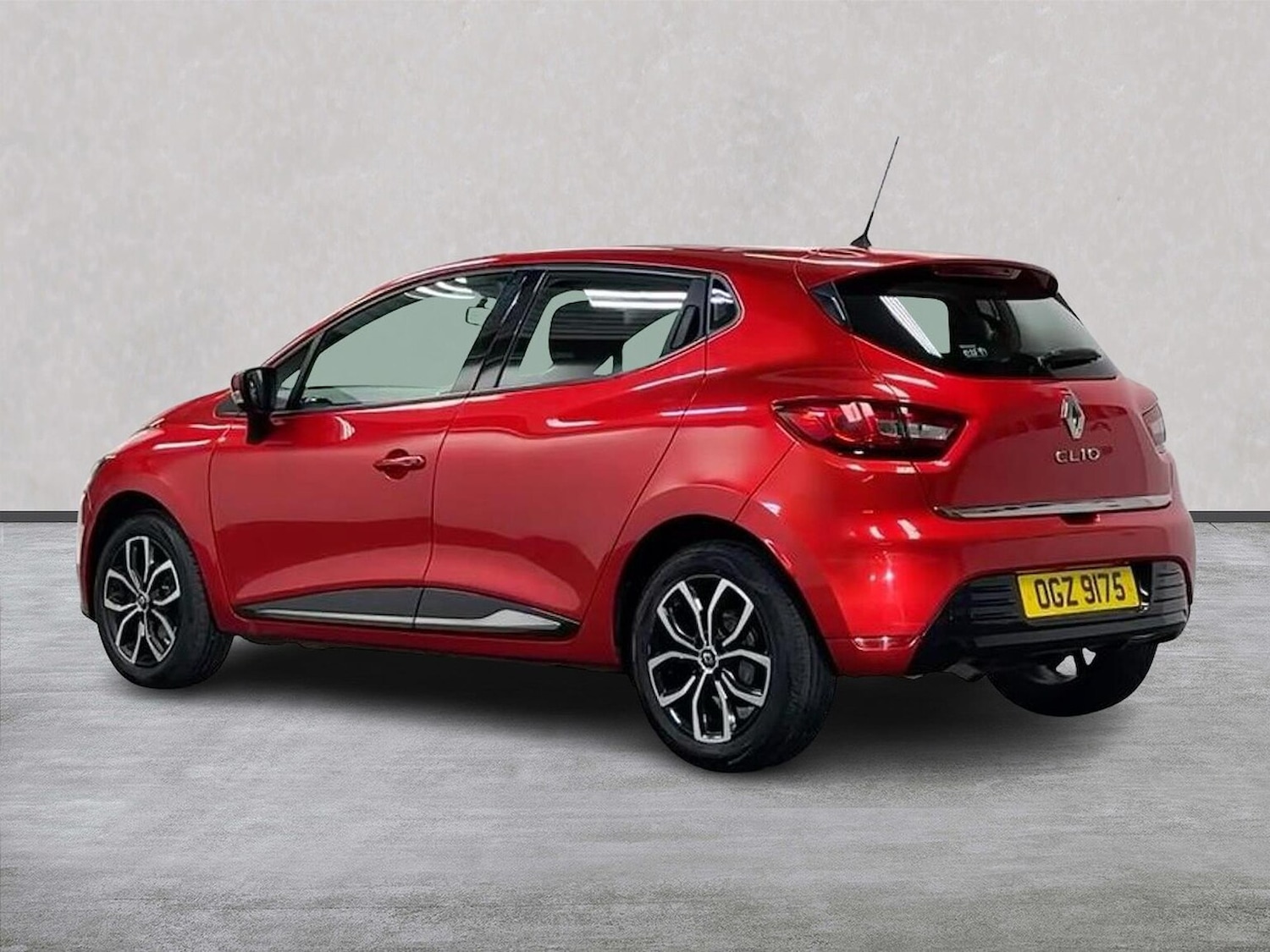 Used Renault Clio 2019 for sale - 77803450: Photo 2