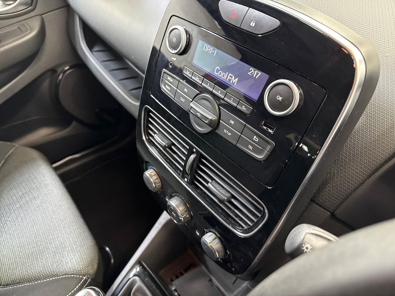 Used Renault Clio 2019 for sale - 77803450: Photo 23