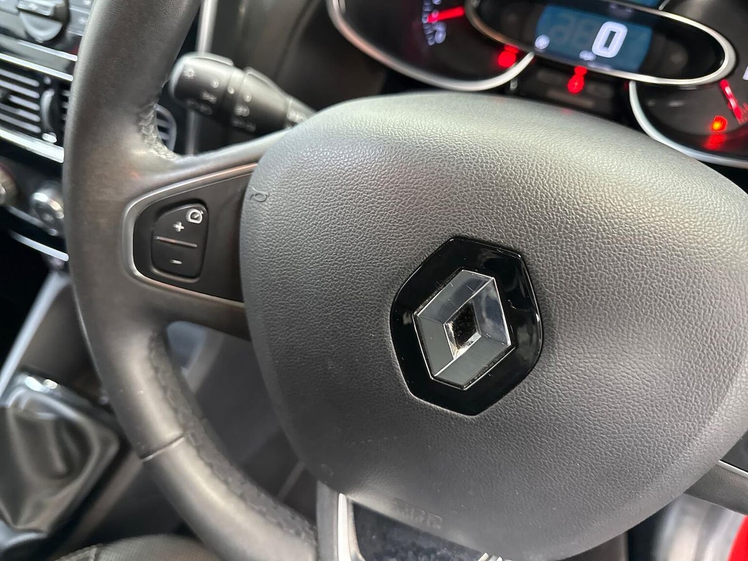 Used Renault Clio 2019 for sale - 77803450: Photo 25