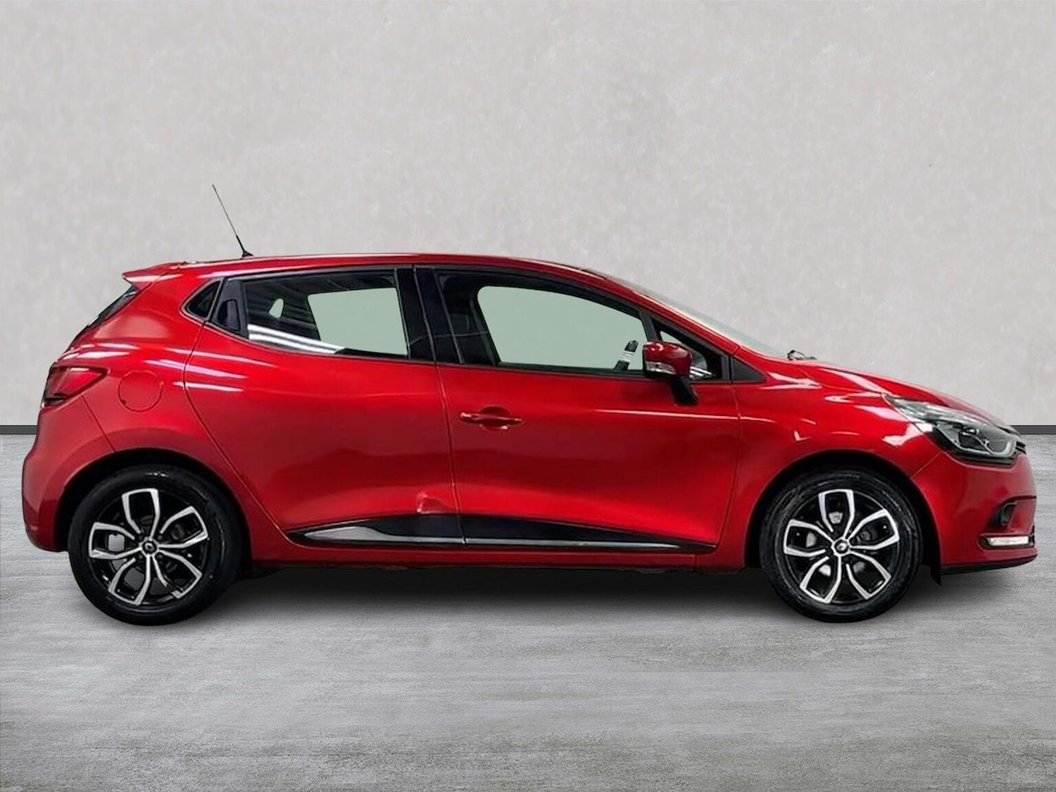 Used Renault Clio 2019 for sale - 77803450: Photo 3