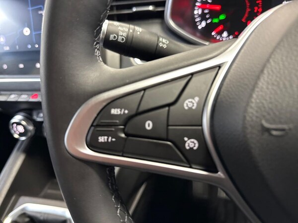 Used Renault Clio 2021 for sale - 76275109: Photo 24