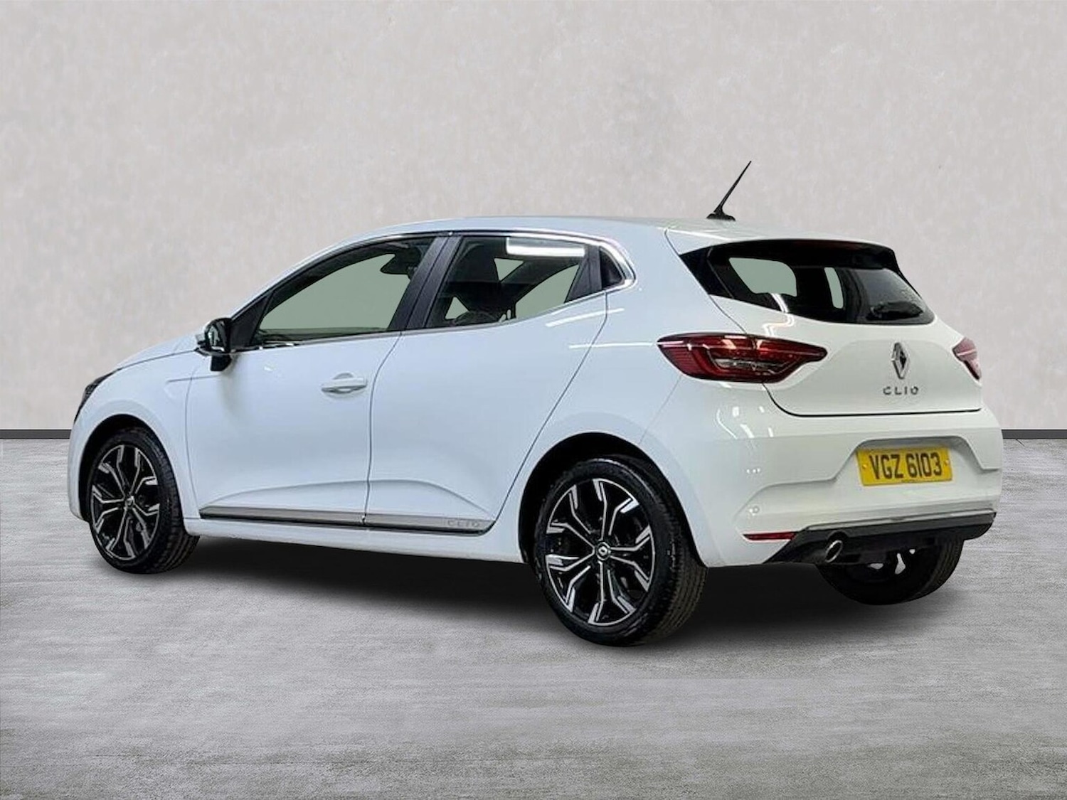 Used Renault Clio 2022 for sale - 76422367: Photo 2