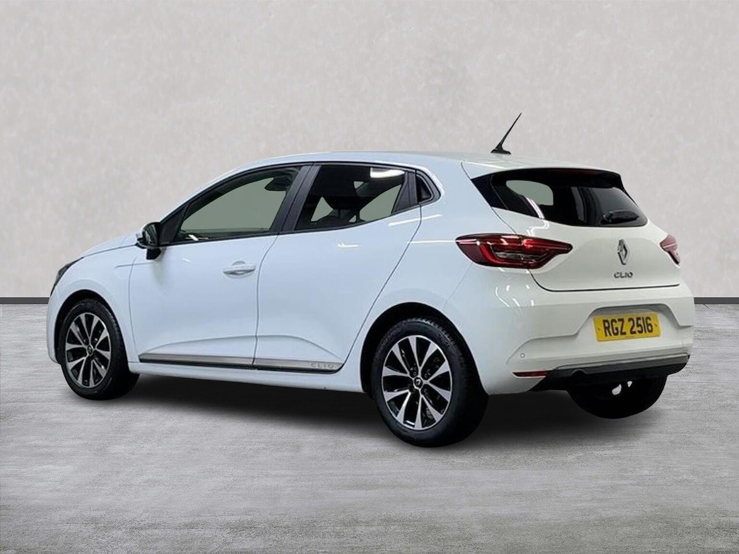 Used Renault Clio 2020 for sale - 76461859: Photo 2