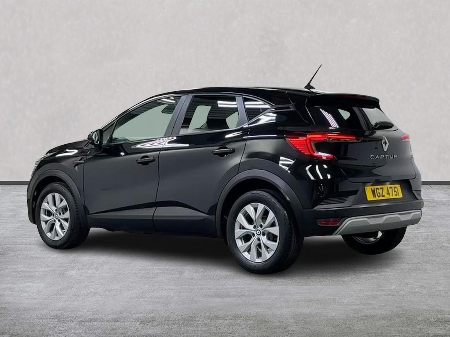 Used Renault Captur 2022 for sale - 78190970: Photo 2