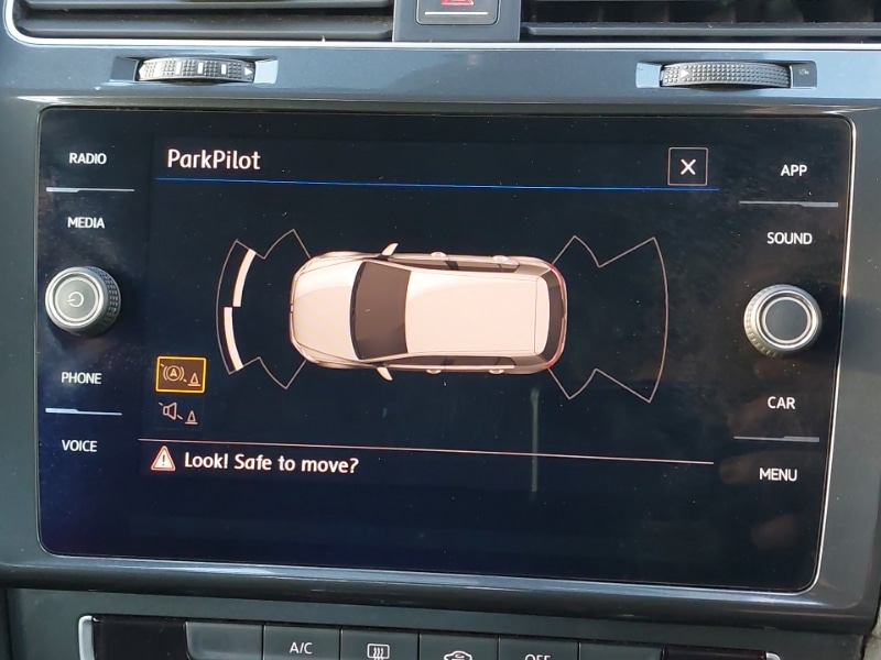 Used Volkswagen Golf 2017 for sale - 76420885: Photo 11