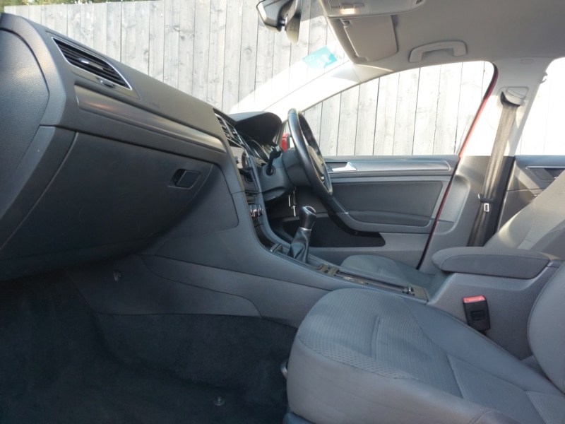 Used Volkswagen Golf 2017 for sale - 76420885: Photo 5