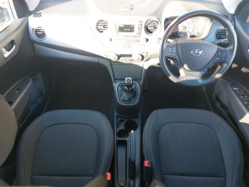 Used Hyundai i10 2017 for sale - 76393311: Photo 2