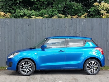 Used Suzuki Swift 2023 for sale - 79343384: Photo