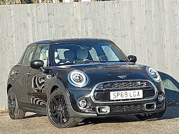 Used MINI Cooper 2019 for sale - 77252319: Photo