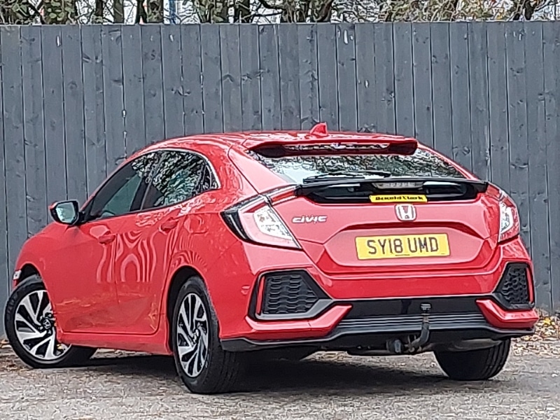 Used Honda Civic 2018 for sale - 76732047: Photo 3