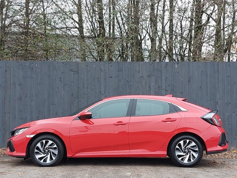 Used Honda Civic 2018 for sale - 76732047: Photo 4