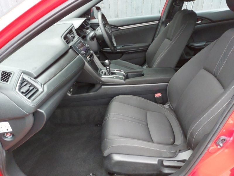 Used Honda Civic 2018 for sale - 76732047: Photo 5