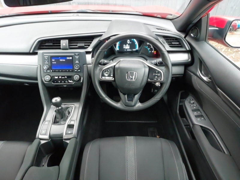 Used Honda Civic 2018 for sale - 76732047: Photo 7