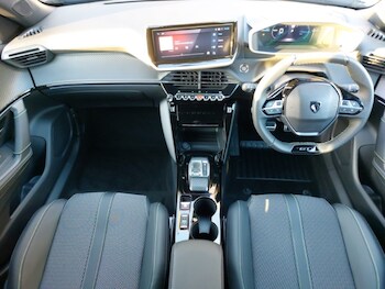 Used Peugeot 2008 2025 for sale - 77241000: Photo