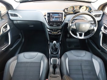 Used Peugeot 2008 2017 for sale - 76628976: Photo