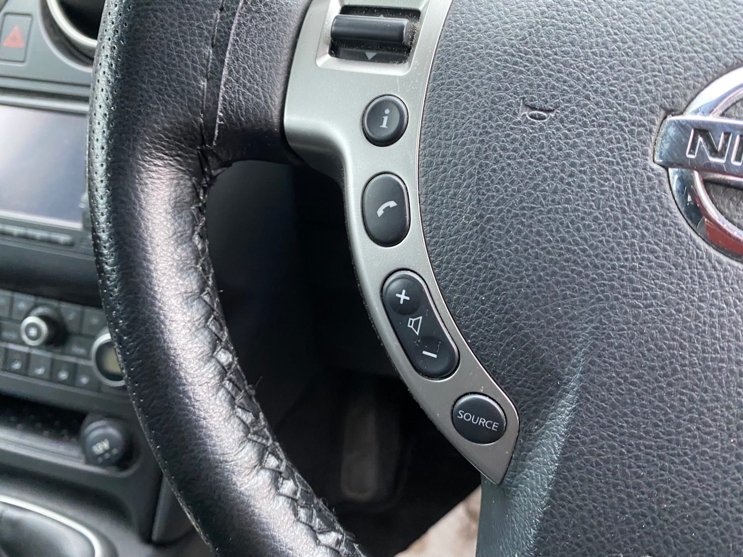 Used Nissan Qashqai 2010 for sale - 76862843: Photo 28