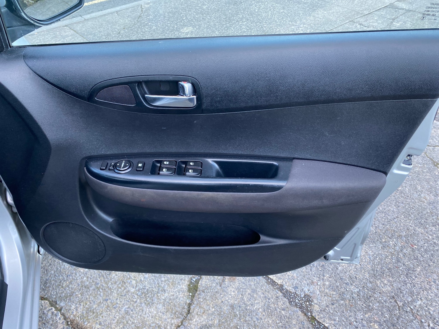 Used Hyundai i20 2011 for sale - 77435264: Photo 14