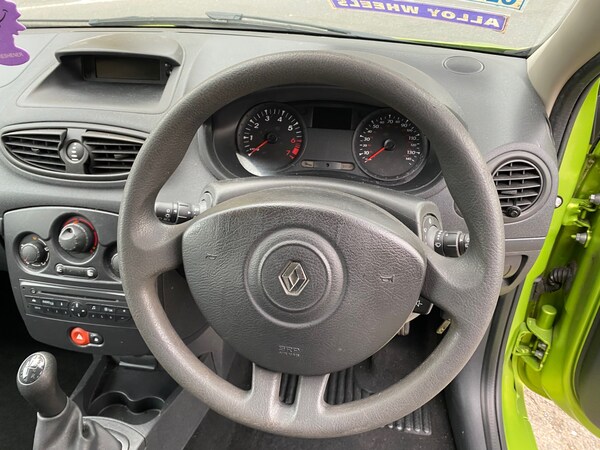Used Renault Clio 2010 for sale - 76286820: Photo 17